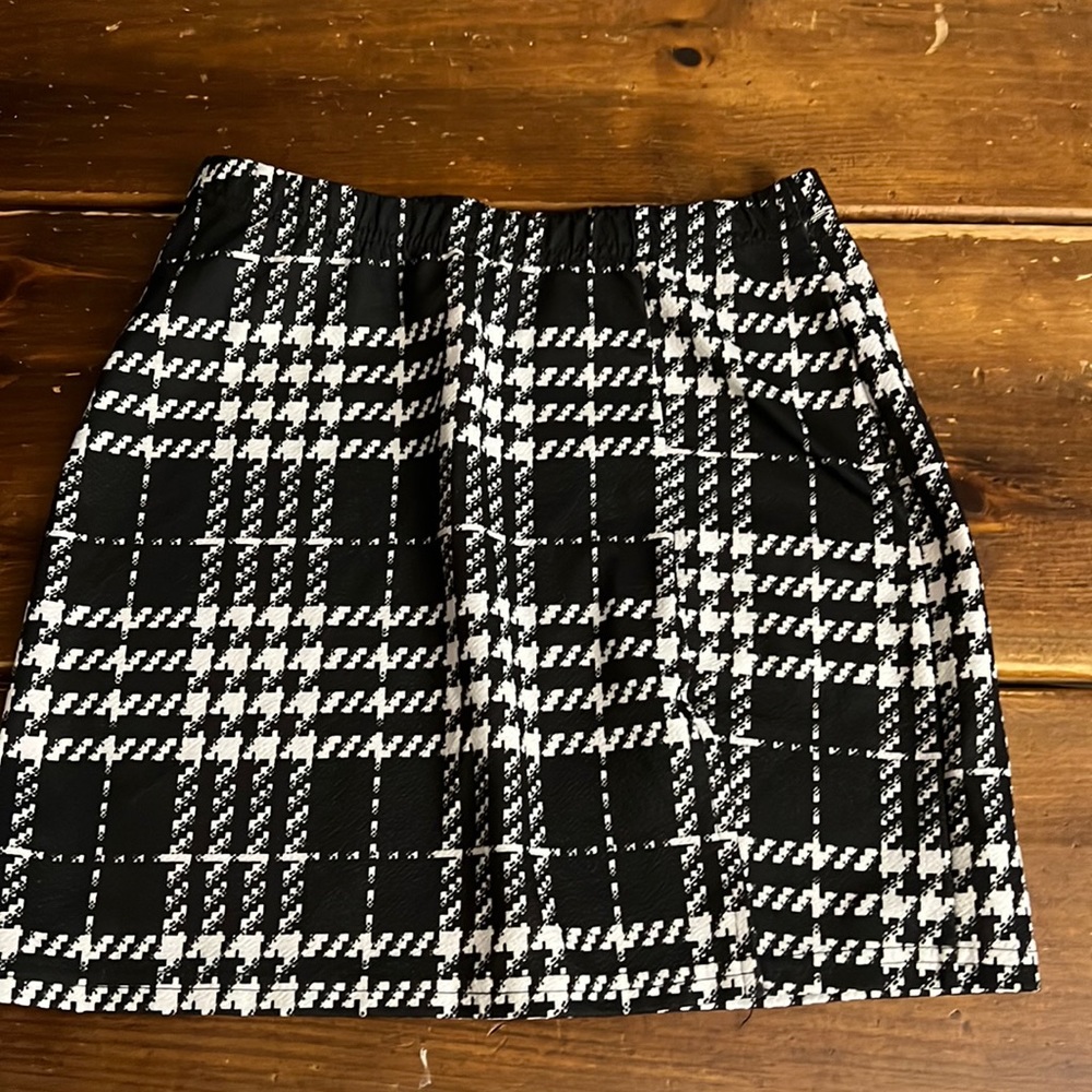black and white mini skirt